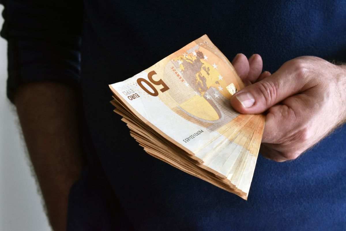 Perché è stato disposto il ritiro delle banconote da 50 euro 