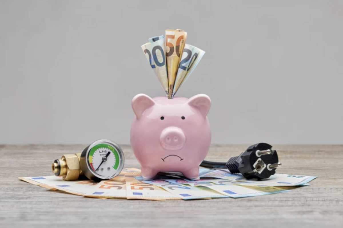 Ridurre il peso delle bollette è ancora possibile senza rinunciare al comfort domestico. La scienza, attraverso studi recenti sulle abitudini