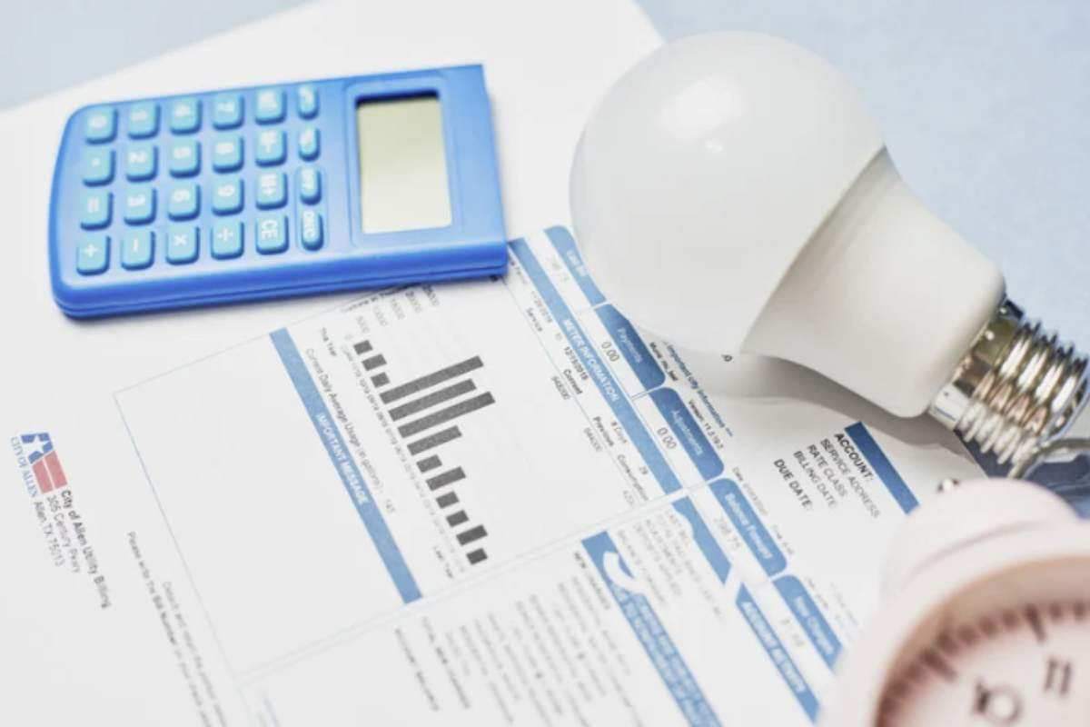 Uno degli elettrodomestici più energivori è l’asciugatrice. Pur essendo comoda, richiede un notevole consumo di energia elettrica.