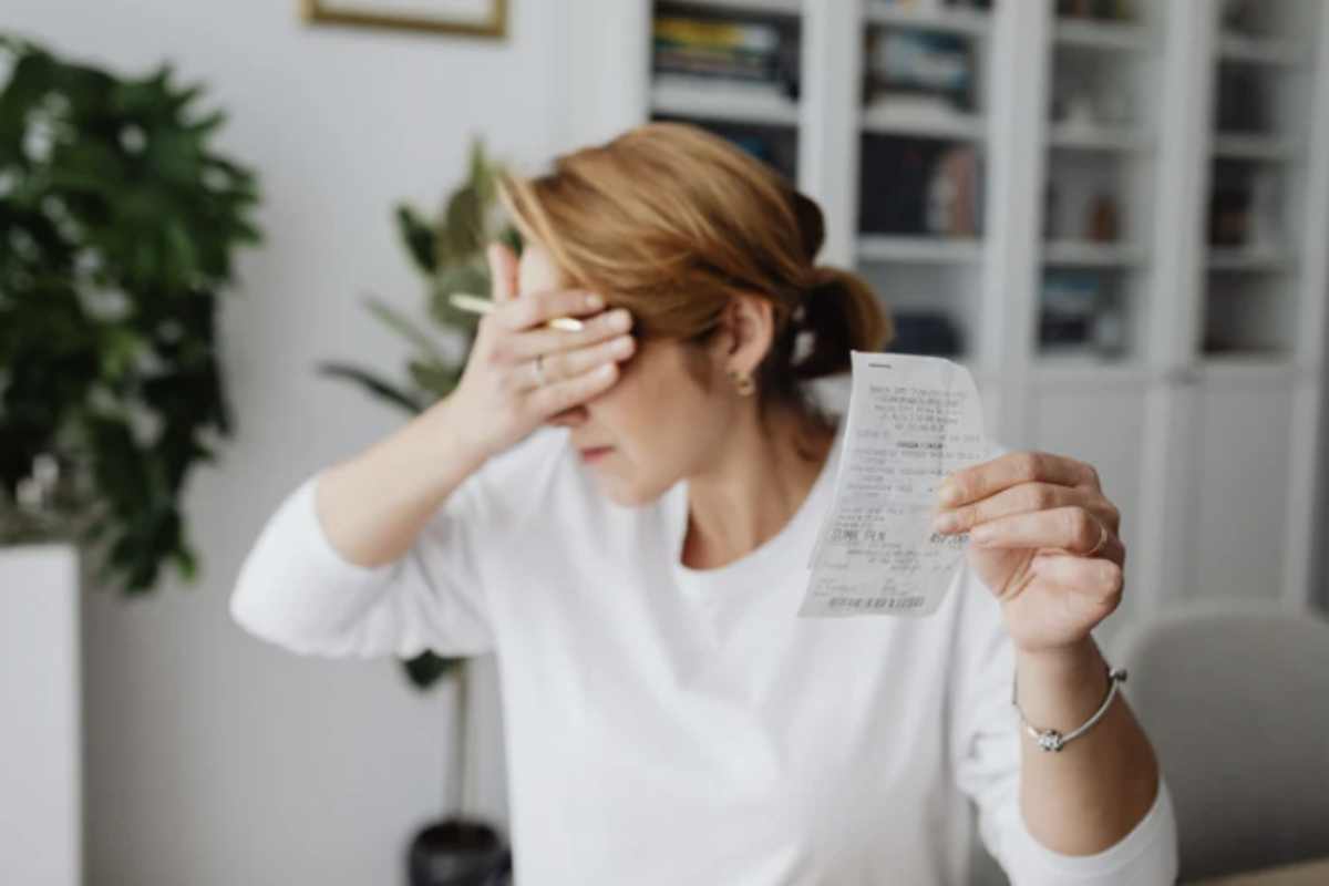 La normativa italiana e le direttive dell’Autorità Garante per le Comunicazioni (AGCOM) regolano le modalità con cui gli operatori