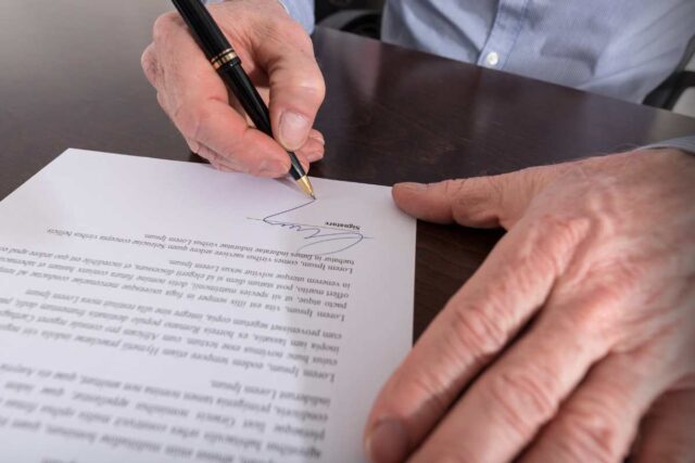 Firma contratto lavoro 